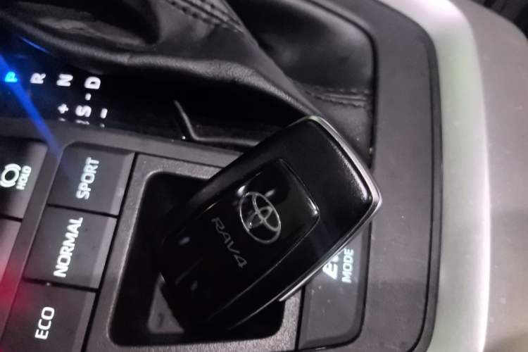 Used Toyota RAV4 2023 Dual-Engine 2.5L E-CVT Two-Wheel Drive Elite Plus Edition Vehicle Key