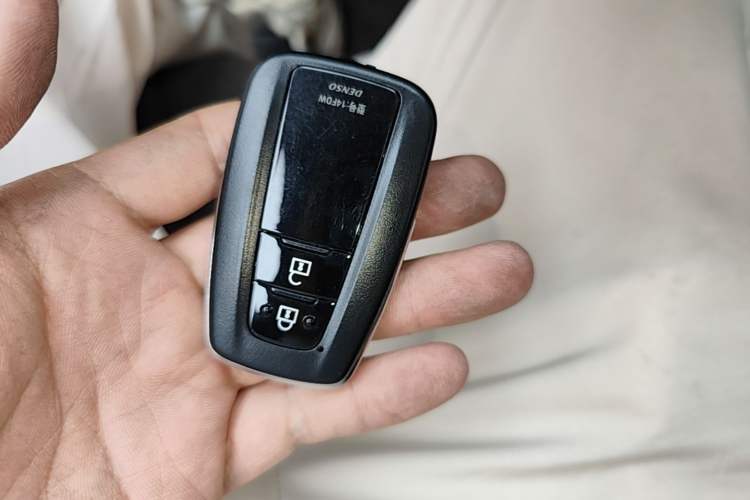 Used Toyota RAV4 2023 2.0L CVT Two-Wheel Drive Fashion Edition Vehicle Key