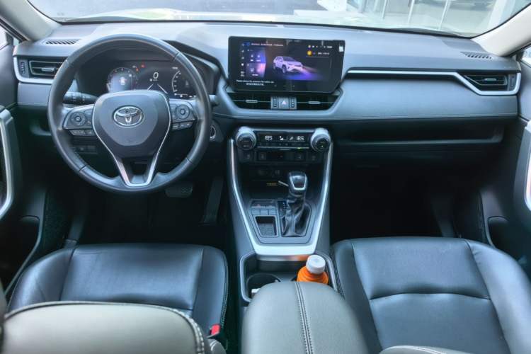 Used Toyota RAV4 2023 2.0L CVT Two-Wheel Drive Fashion Plus Edition Center Console