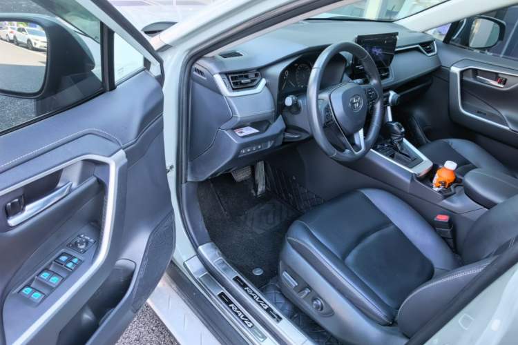 Used Toyota RAV4 2023 2.0L CVT Two-Wheel Drive Fashion Plus Edition Driver Seat