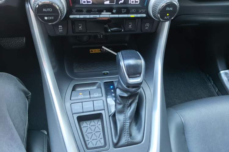 Used Toyota RAV4 2023 2.0L CVT Two-Wheel Drive Fashion Plus Edition Gear Lever
