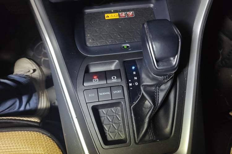 Used Toyota RAV4 2023 2.0L CVT Two-Wheel Drive Fashion Plus Edition Gear Lever