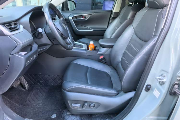 Used Toyota RAV4 2023 2.0L CVT Two-Wheel Drive Fashion Plus Edition Left Front Seat