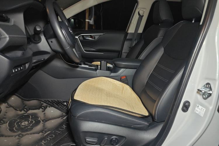 Used Toyota RAV4 2023 2.0L CVT Two-Wheel Drive Fashion Plus Edition Left Front Seat