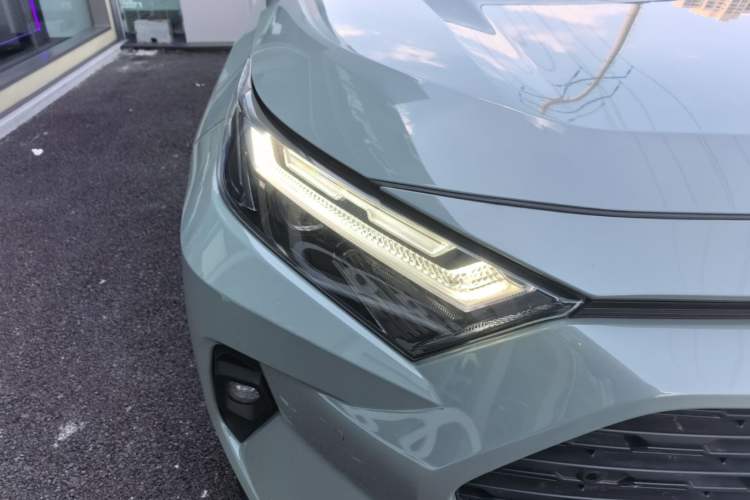 Used Toyota RAV4 2023 2.0L CVT Two-Wheel Drive Fashion Plus Edition Right Front Headlight