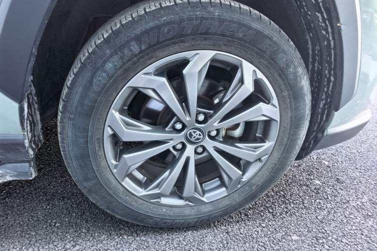 Used Toyota RAV4 2023 2.0L CVT Two-Wheel Drive Fashion Plus Edition Right Front Wheel Hub
