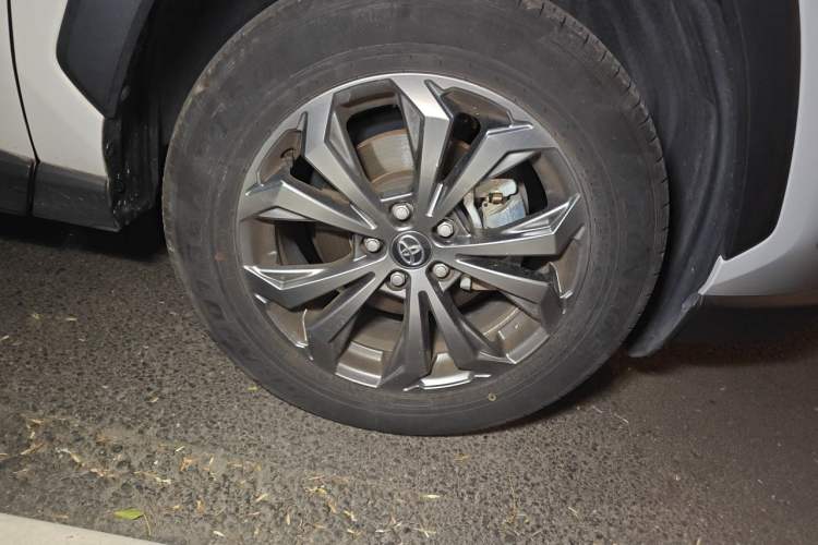 Used Toyota RAV4 2023 2.0L CVT Two-Wheel Drive Fashion Plus Edition Right Front Wheel Hub