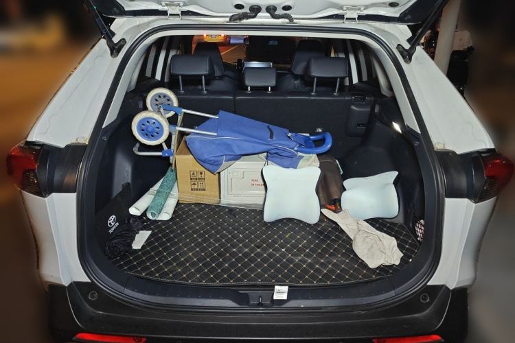 Used Toyota RAV4 2023 2.0L CVT Two-Wheel Drive Fashion Plus Edition Trunk