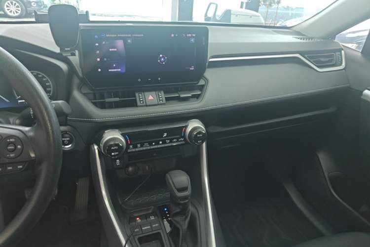 Used Toyota RAV4 2023 Dual-Motor 2.5L E-CVT Two-Wheel Drive Elite Edition Audio And AC Panel