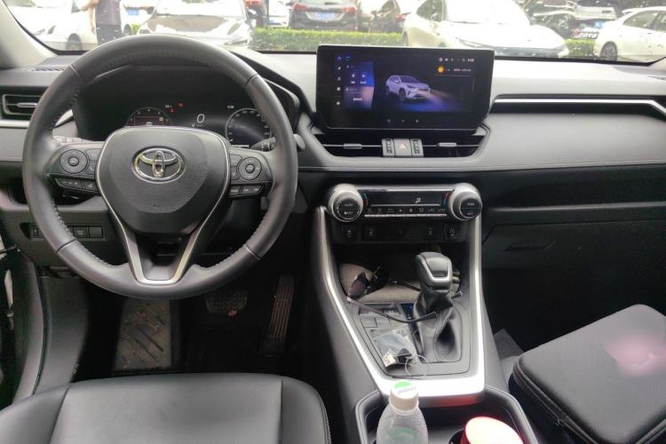 Used Toyota RAV4 2023 2.0L CVT Two-Wheel Drive Fashion Plus Edition Center Console