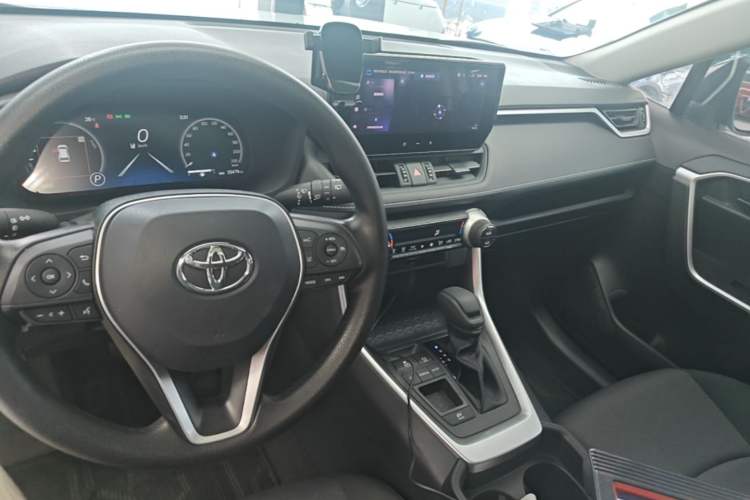 Used Toyota RAV4 2023 Dual-Motor 2.5L E-CVT Two-Wheel Drive Elite Edition Center Console