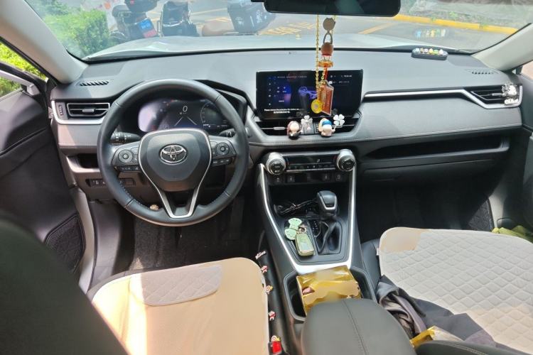 Used Toyota RAV4 2023 2.0L CVT Two-Wheel Drive Fashion Plus Edition Center Console