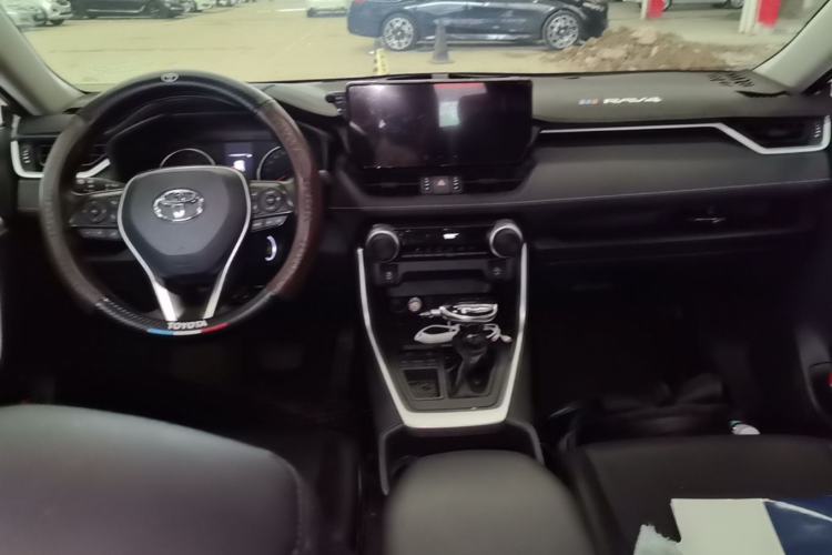 Used Toyota RAV4 2023 2.0L CVT Two-Wheel Drive Urban Edition Center Console