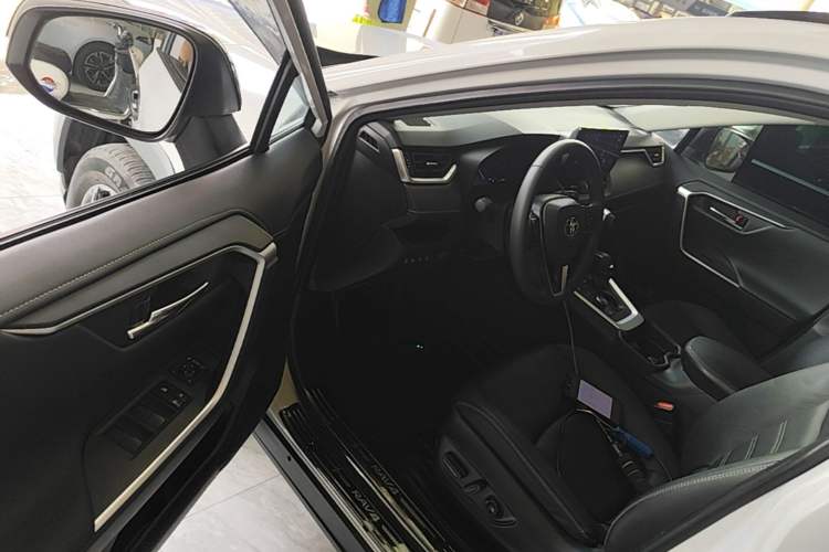 Used Toyota RAV4 2023 Dual-Engine 2.5L E-CVT Four-Wheel Drive Elite Plus Edition Driver Seat