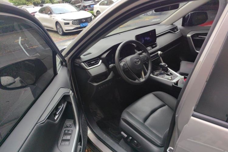Used Toyota RAV4 2023 2.0L CVT Two-Wheel Drive Fashion Plus Edition Driver Seat