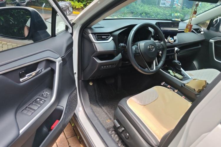 Used Toyota RAV4 2023 2.0L CVT Two-Wheel Drive Fashion Plus Edition Driver Seat