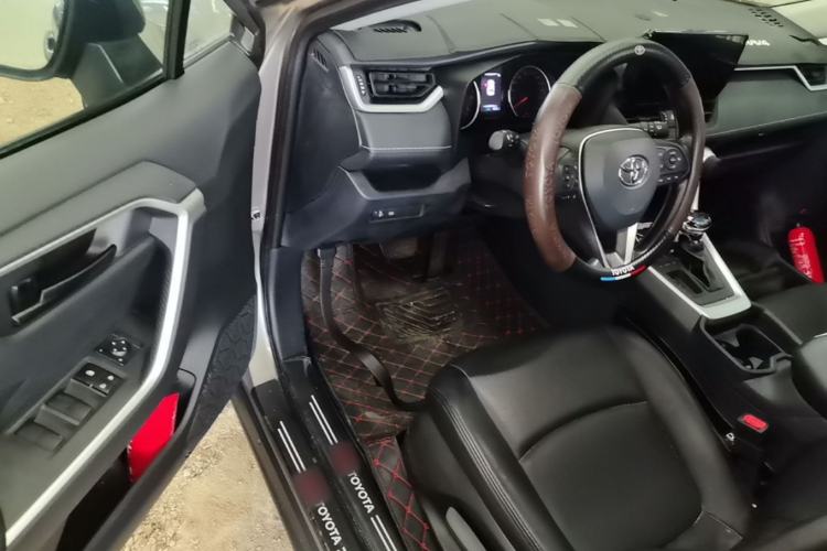 Used Toyota RAV4 2023 2.0L CVT Two-Wheel Drive Urban Edition Driver Seat