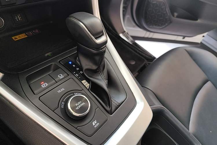 Used Toyota RAV4 2023 Dual-Engine 2.5L E-CVT Four-Wheel Drive Elite Plus Edition Gear Lever
