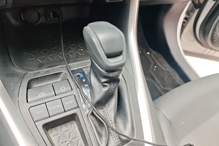 Used Toyota RAV4 2023 2.0L CVT Two-Wheel Drive Urban Edition Gear Lever