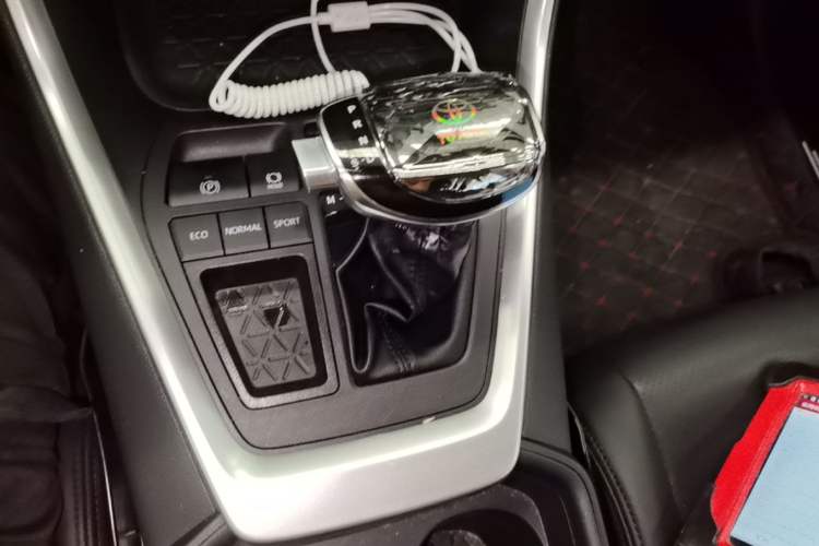 Used Toyota RAV4 2023 2.0L CVT Two-Wheel Drive Urban Edition Gear Lever