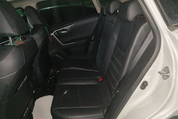 Used Toyota RAV4 2023 Dual-Engine 2.5L E-CVT Four-Wheel Drive Elite Plus Edition Interior 4