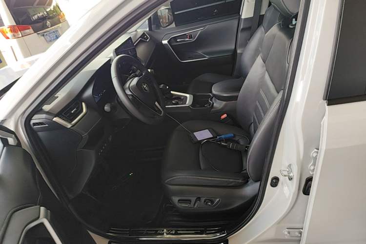 Used Toyota RAV4 2023 Dual-Engine 2.5L E-CVT Four-Wheel Drive Elite Plus Edition Left Front Seat