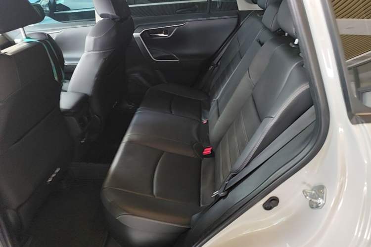 Used Toyota RAV4 2023 Dual-Engine 2.5L E-CVT Four-Wheel Drive Elite Plus Edition Left Rear Seat