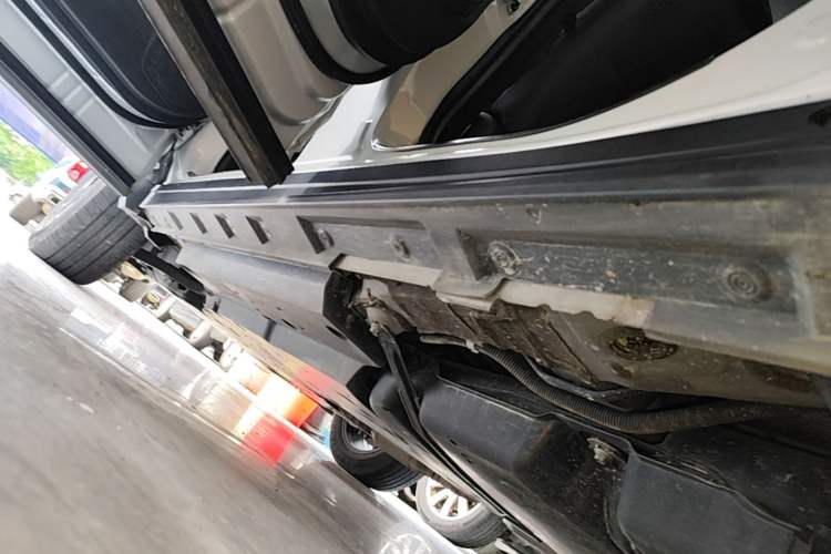 Used Toyota RAV4 2023 Dual-Engine 2.5L E-CVT Four-Wheel Drive Elite Plus Edition Left Side Sill