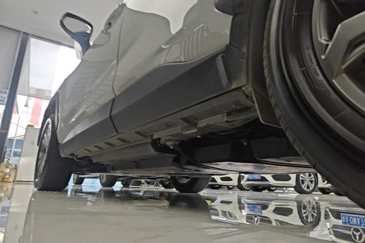 Used Toyota RAV4 2023 Dual-Motor 2.5L E-CVT Two-Wheel Drive Elite Edition Left Side Sill