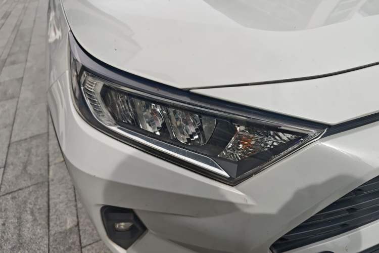 Used Toyota RAV4 2023 2.0L CVT Two-Wheel Drive Urban Edition Right Front Headlight