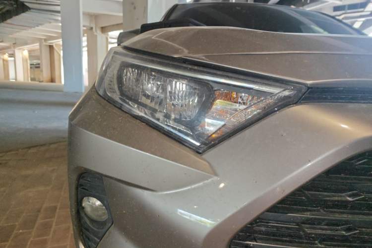 Used Toyota RAV4 2023 2.0L CVT Two-Wheel Drive Urban Edition Right Front Headlight