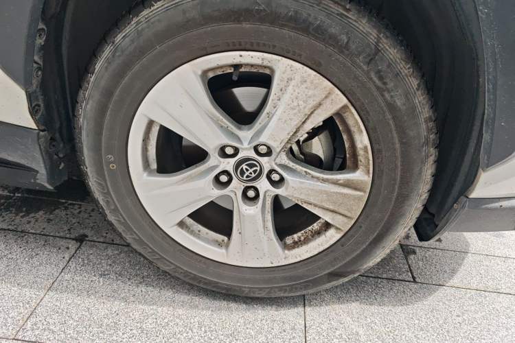 Used Toyota RAV4 2023 2.0L CVT Two-Wheel Drive Urban Edition Right Front Wheel Hub