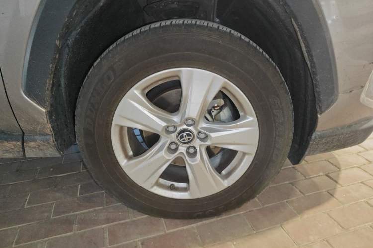 Used Toyota RAV4 2023 2.0L CVT Two-Wheel Drive Urban Edition Right Front Wheel Hub