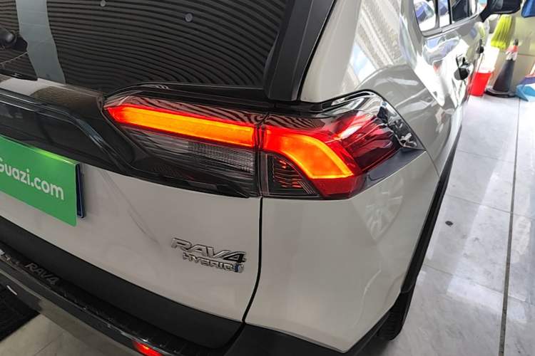 Used Toyota RAV4 2023 Dual-Engine 2.5L E-CVT Four-Wheel Drive Elite Plus Edition Right Rear Taillight
