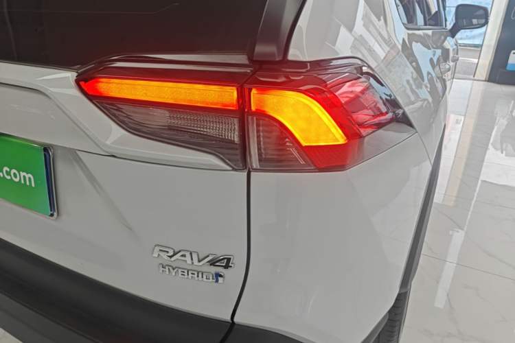 Used Toyota RAV4 2023 Dual-Motor 2.5L E-CVT Two-Wheel Drive Elite Edition Right Rear Taillight