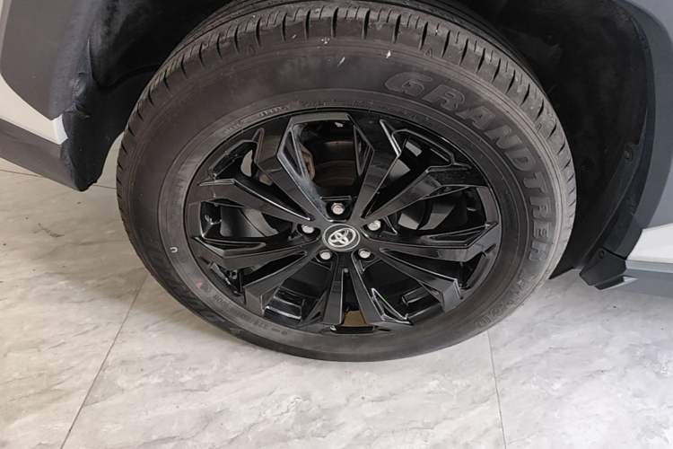 Used Toyota RAV4 2023 Dual-Engine 2.5L E-CVT Four-Wheel Drive Elite Plus Edition Right Rear Wheel Hub