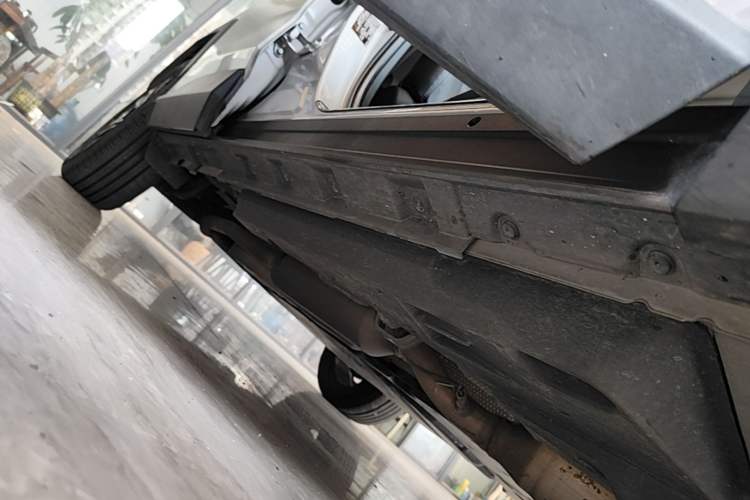 Used Toyota RAV4 2023 Dual-Engine 2.5L E-CVT Four-Wheel Drive Elite Plus Edition Right Side Sill