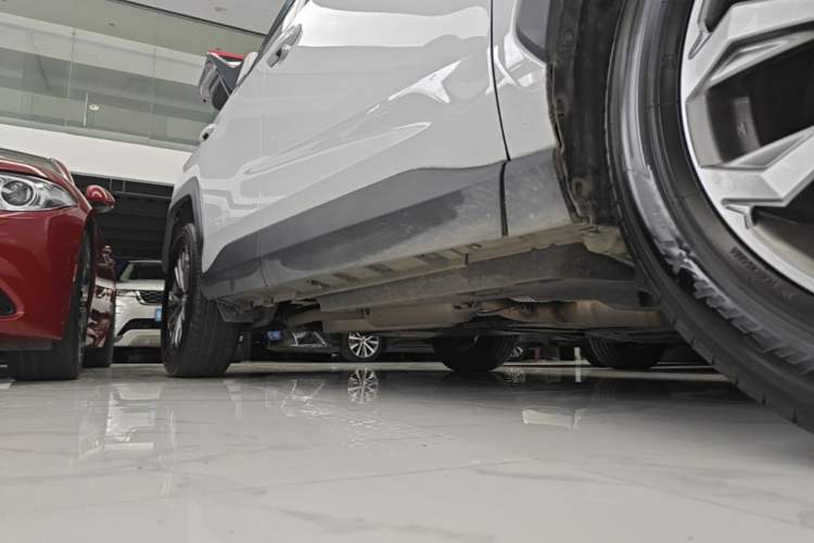 Used Toyota RAV4 2023 Dual-Motor 2.5L E-CVT Two-Wheel Drive Elite Edition Right Side Sill