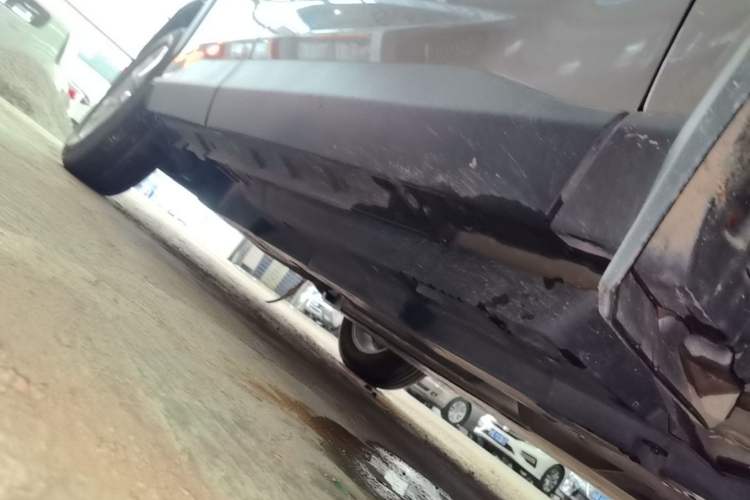 Used Toyota RAV4 2023 2.0L CVT Two-Wheel Drive Urban Edition Right Side Sill