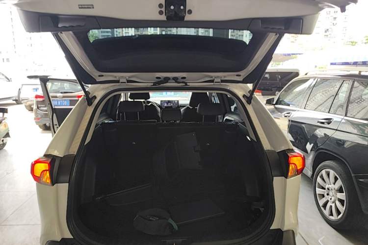 Used Toyota RAV4 2023 Dual-Engine 2.5L E-CVT Four-Wheel Drive Elite Plus Edition Trunk