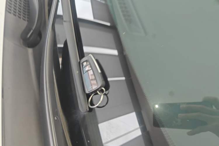 Used Toyota RAV4 2023 Dual-Motor 2.5L E-CVT Two-Wheel Drive Elite Edition Vehicle Key