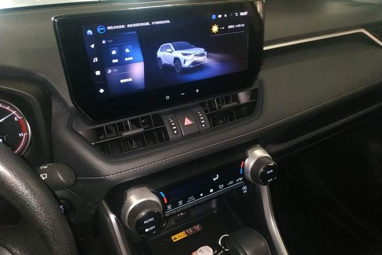 Used Toyota RAV4 2023 2.0L CVT Two-Wheel Drive Fashion Edition Audio And AC Panel