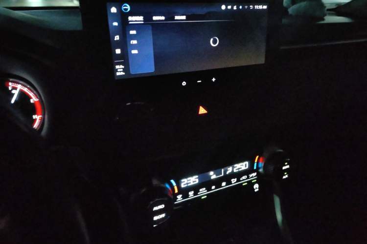 Used Toyota RAV4 2023 2.0L CVT Two-Wheel Drive Fashion Edition Audio And AC Panel