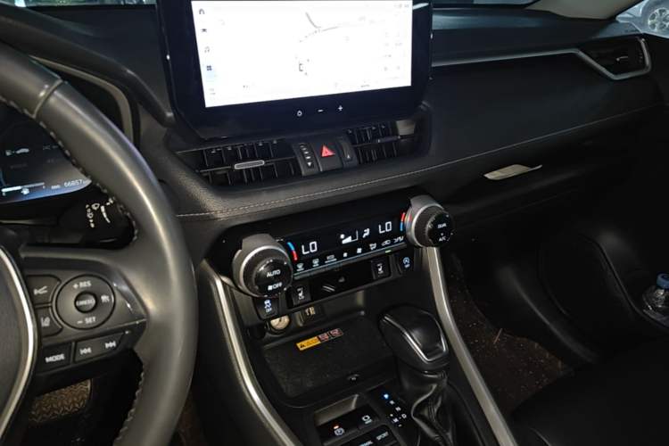 Used Toyota RAV4 2023 2.0L CVT Two-Wheel Drive Fashion Plus Edition Audio And AC Panel