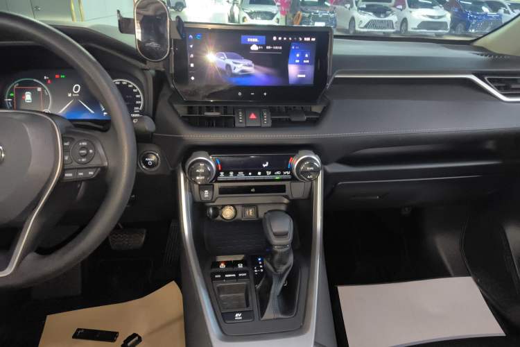 Used Toyota RAV4 2023 Dual-Motor 2.5L E-CVT Two-Wheel Drive Elite Edition Audio And AC Panel
