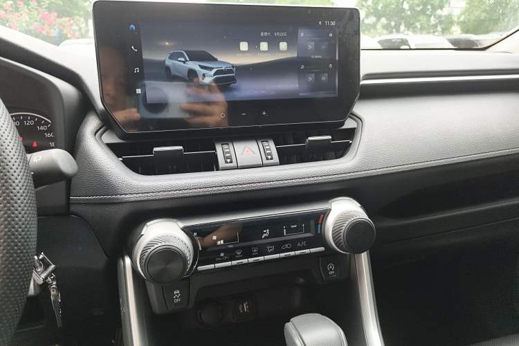 Used Toyota RAV4 2023 2.0L CVT Two-Wheel Drive Urban Edition Audio And AC Panel