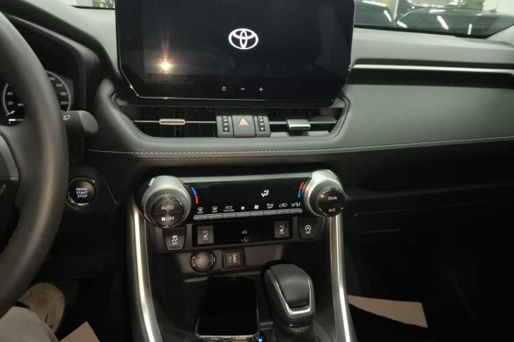 Used Toyota RAV4 2023 2.0L CVT Two-Wheel Drive Fashion Plus Edition Audio And AC Panel