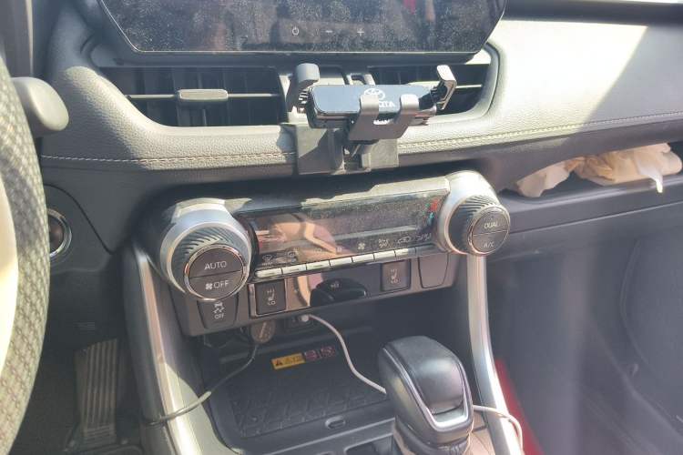 Used Toyota RAV4 2023 Dual-Engine 2.5L E-CVT Four-Wheel Drive Elite Plus Edition Audio And AC Panel