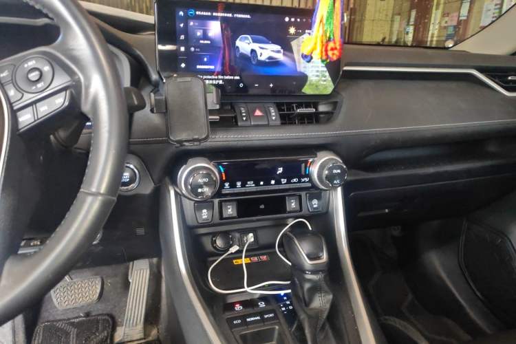 Used Toyota RAV4 2023 2.0L CVT Two-Wheel Drive Fashion Plus Edition Audio And AC Panel