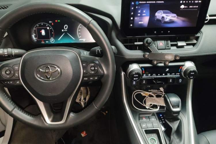Used Toyota RAV4 2023 2.0L CVT Two-Wheel Drive Fashion Plus Edition Audio And AC Panel